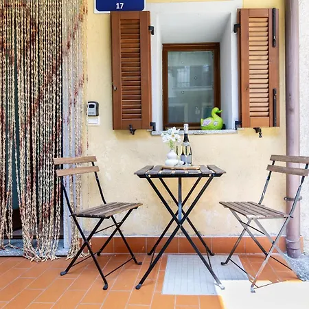 House - Centro Casa Indipendente Con Area Esterna - Wifi 펜션 *
